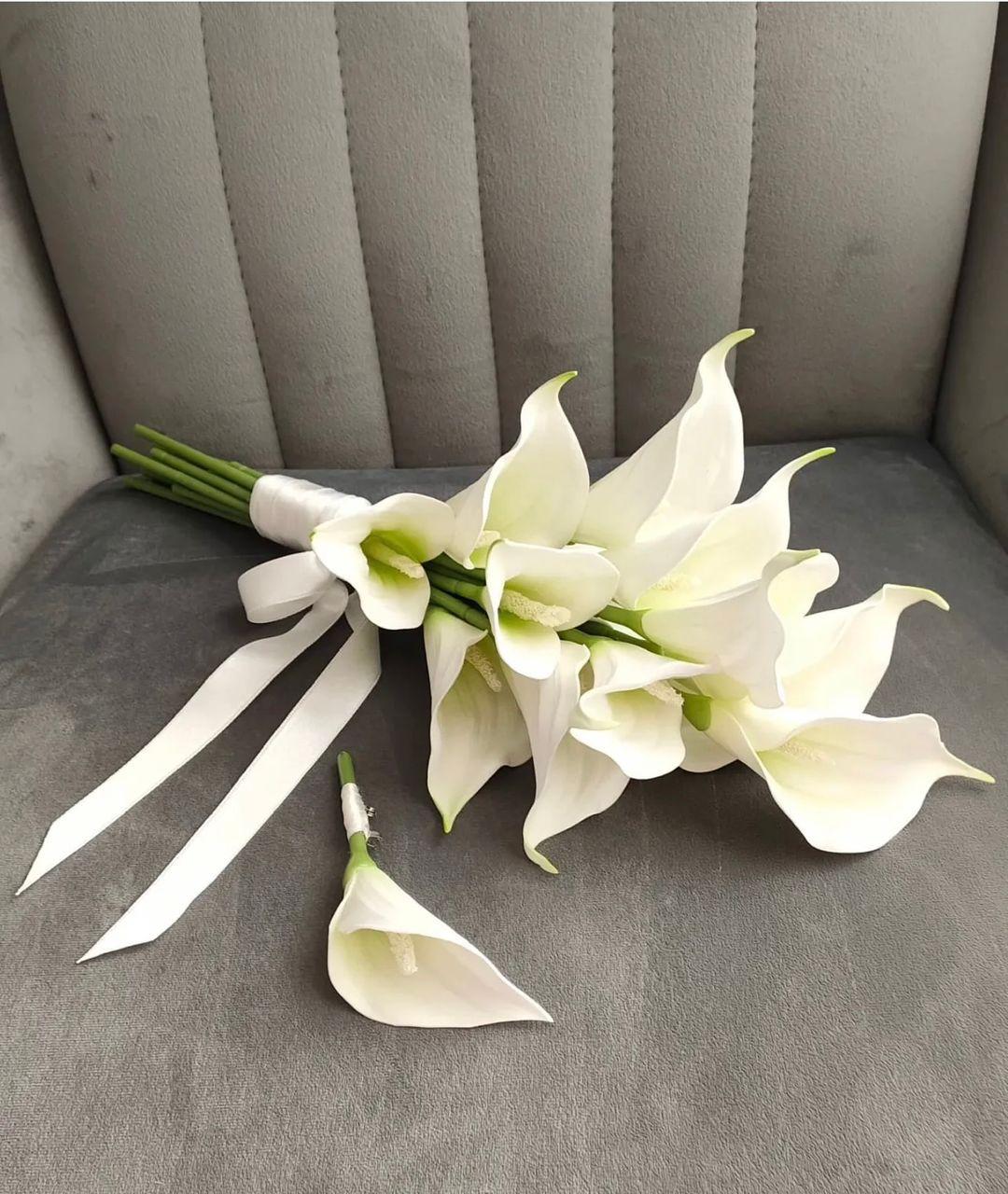 Elegant calla lilies graduation bouquet Abuja Nigeria FOA_gifts